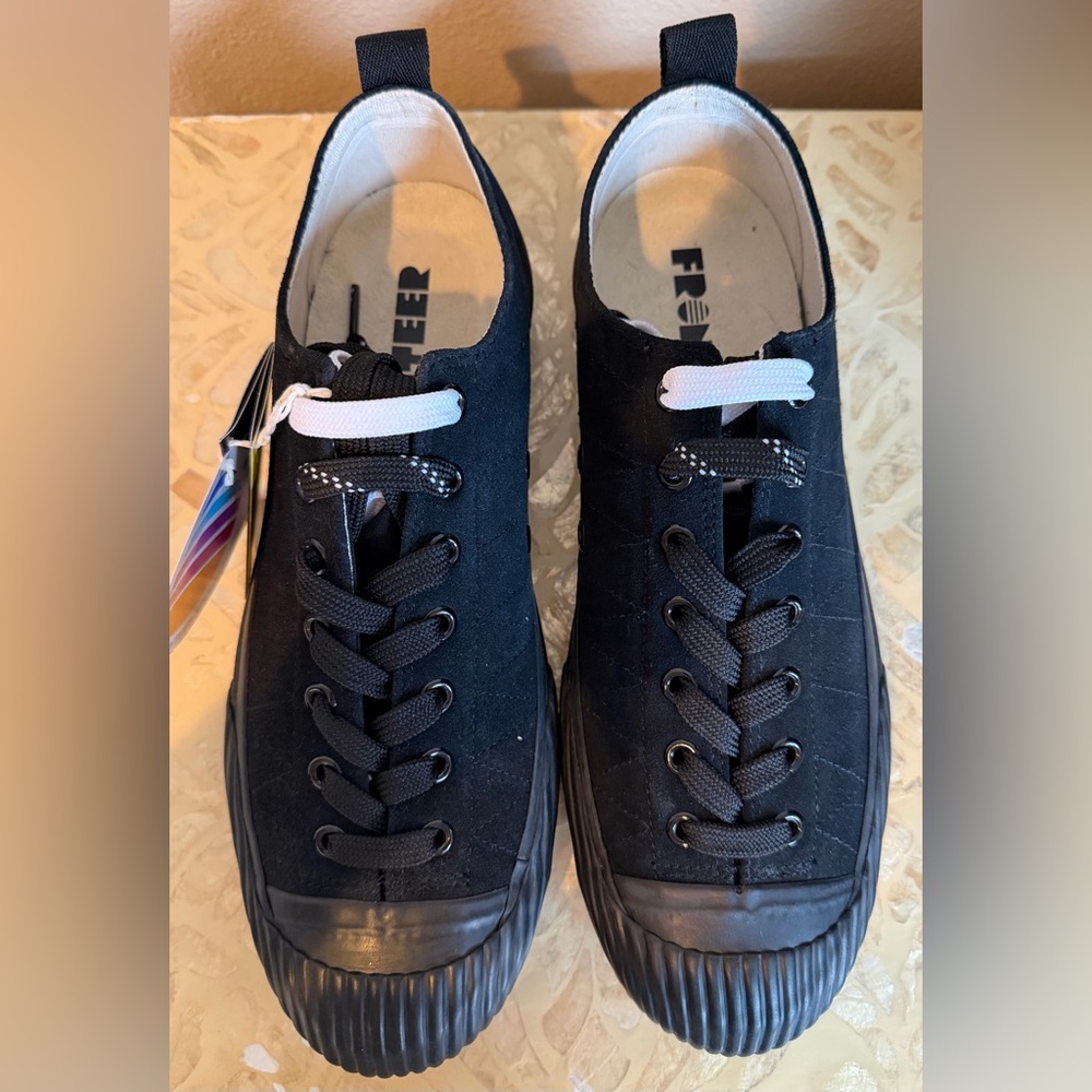 SOLD!! NWT Vibram Fronteer Ranger Lo. Men’s size 9.5. Black suede like uppers. - Picture 2 of 7